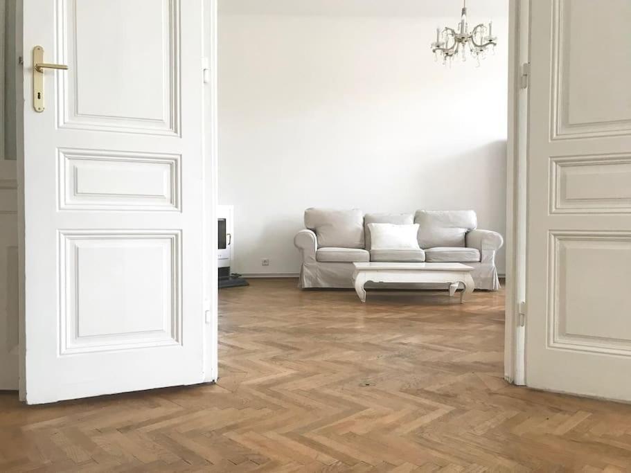 Wiener Altbauwohnung Appartement *