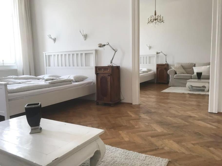 Wiener Altbauwohnung Appartement *